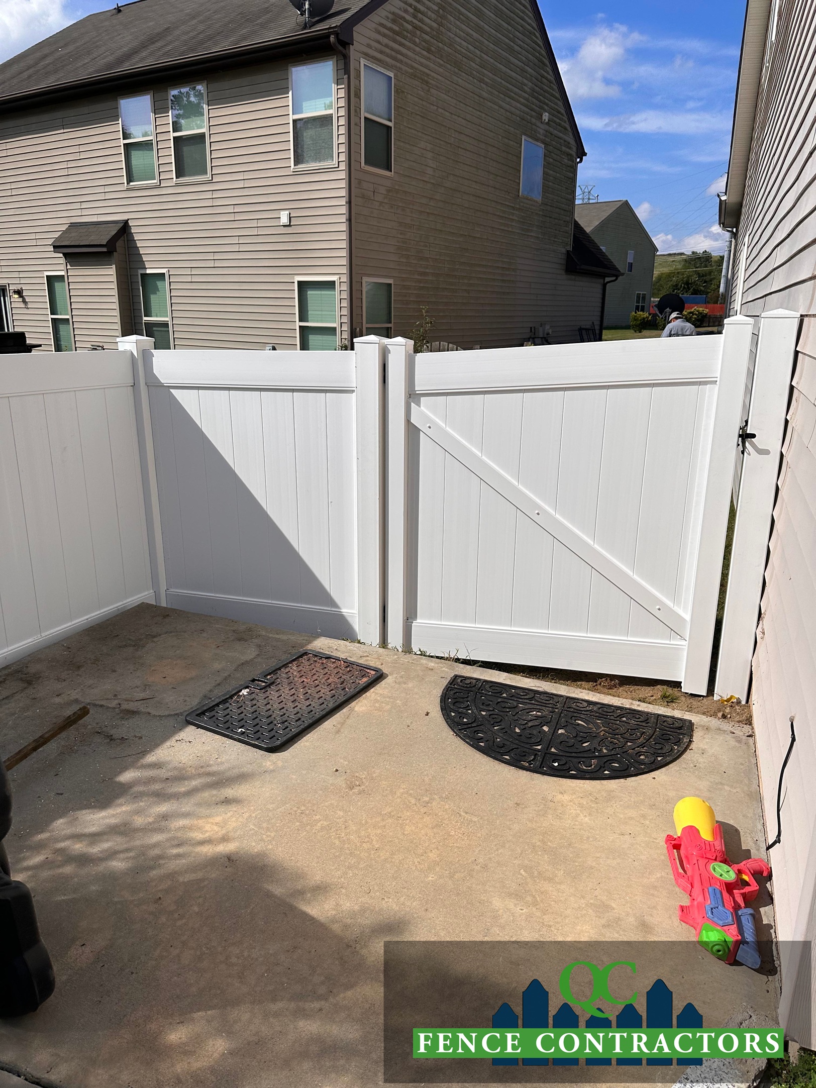 QC Fence Contractors: QC Fence Contractors Charlotte Wood gate installer